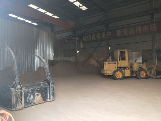 廠區環(huán)境木屑顆粒一角